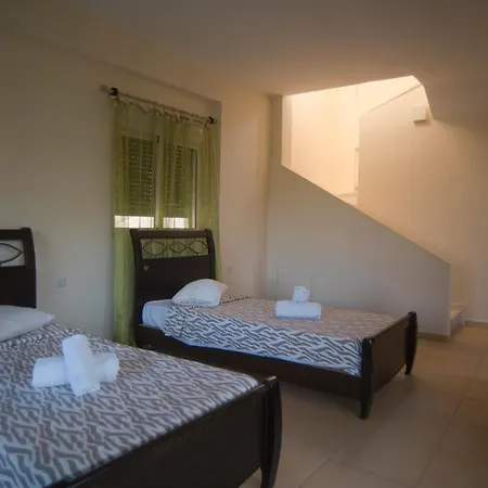 Eyanthia House Nikiana